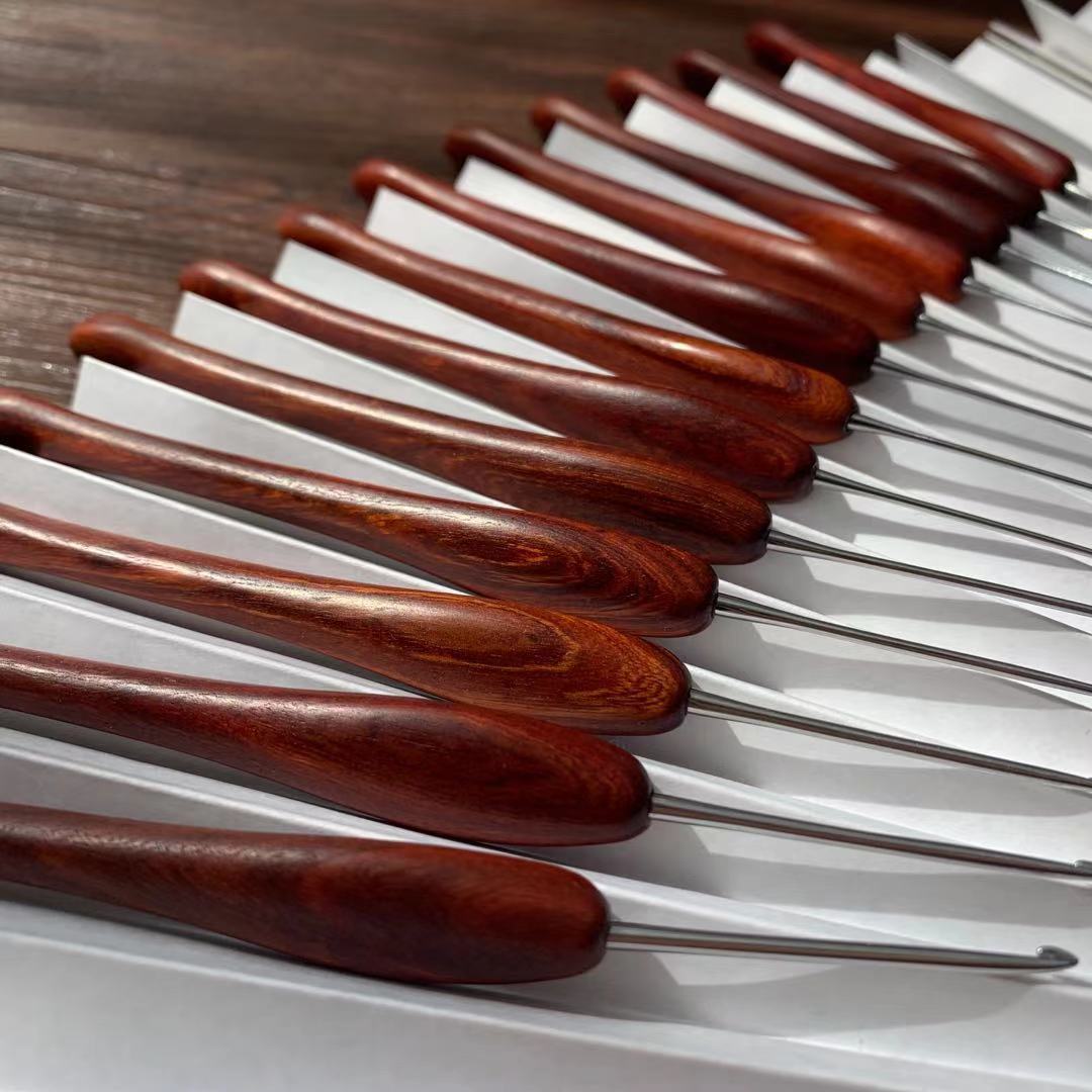 沪牌金岚钩针红檀木柄不锈钢手工打磨升级版玩偶微钩毛线编织工具