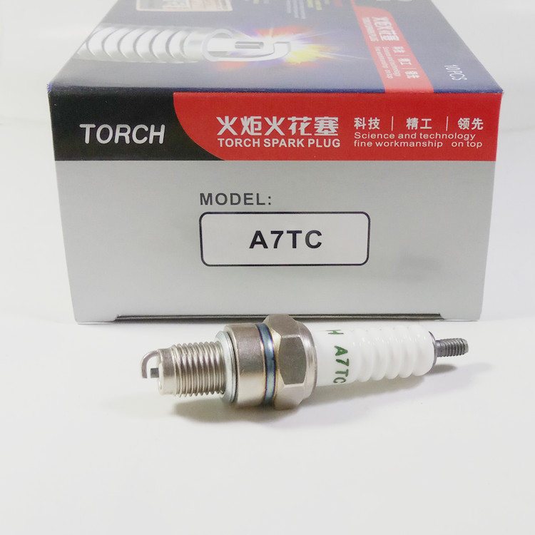 火炬摩托车火花塞铱金A7TC D8TC B7TC弯梁跨骑踏板110 125 400