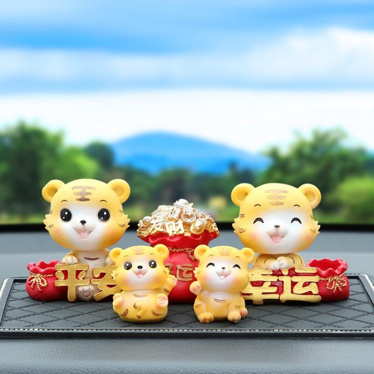 汽车上中控台装饰用品大全车载可爱小老虎吉祥物虎年车内饰品摆件