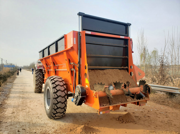 2FGH series horizontal spiral dragon manure spreader is suitable for dry and wet manure Manure spreader