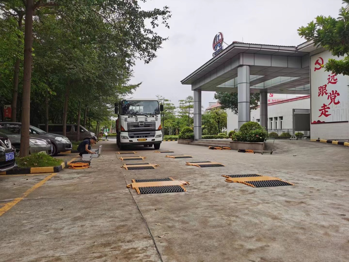公路治超泵 便携式汽车超限检测板 移动式路政仪 超限汽车轴载质量检测磅
