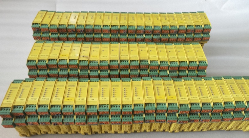 高价回收菲尼克斯继电器PSR-SPP- 24DCURM44X12X2B ，