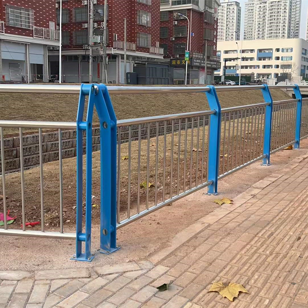 定制202不锈钢河道护栏市政道路栏杆隔离栏L形防锈桥梁安全护栏