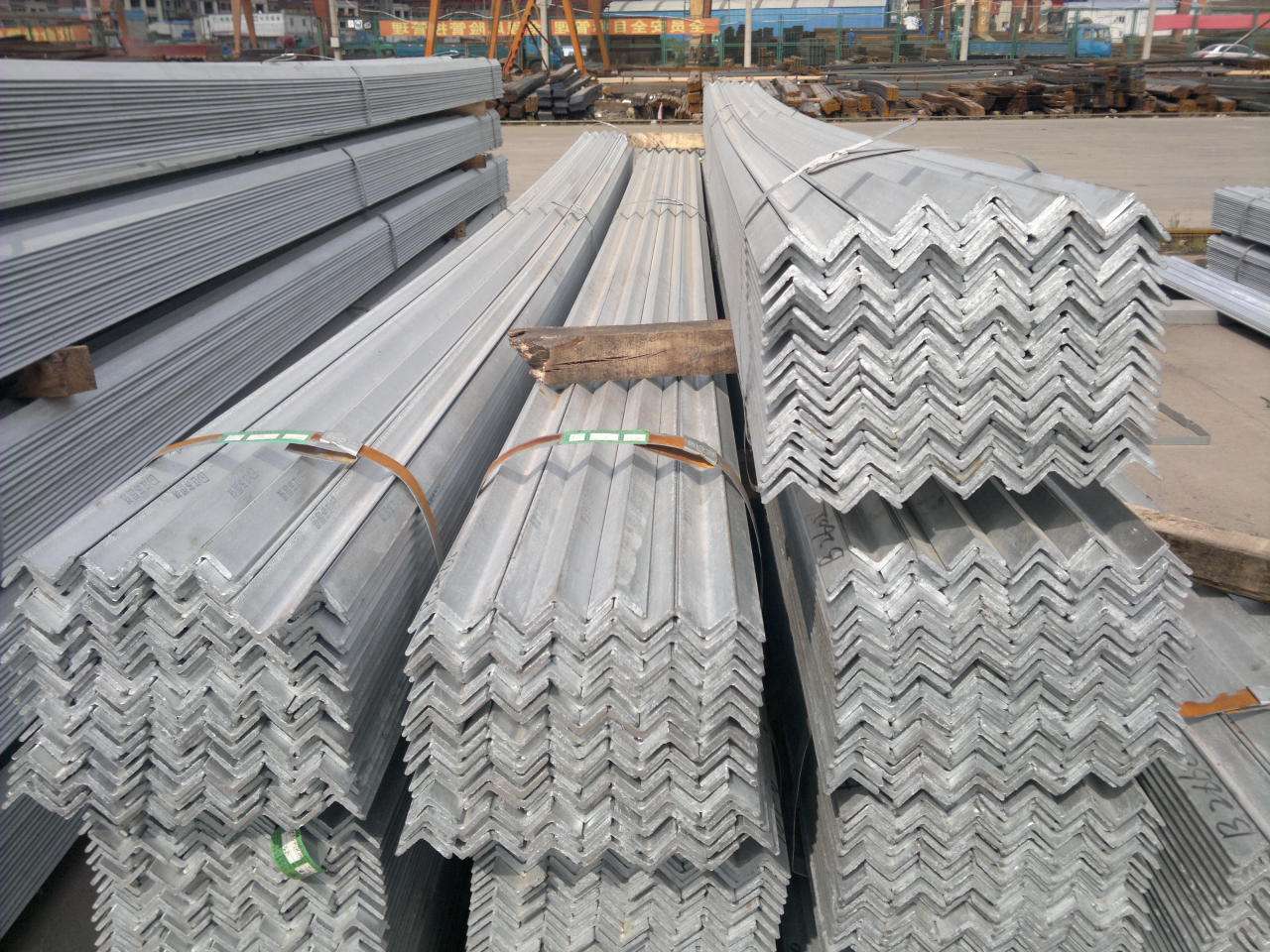 High quality hot-rolled material Q235B galvanized angle steel angle iron triangle steel for curtain wall steel structure external wall