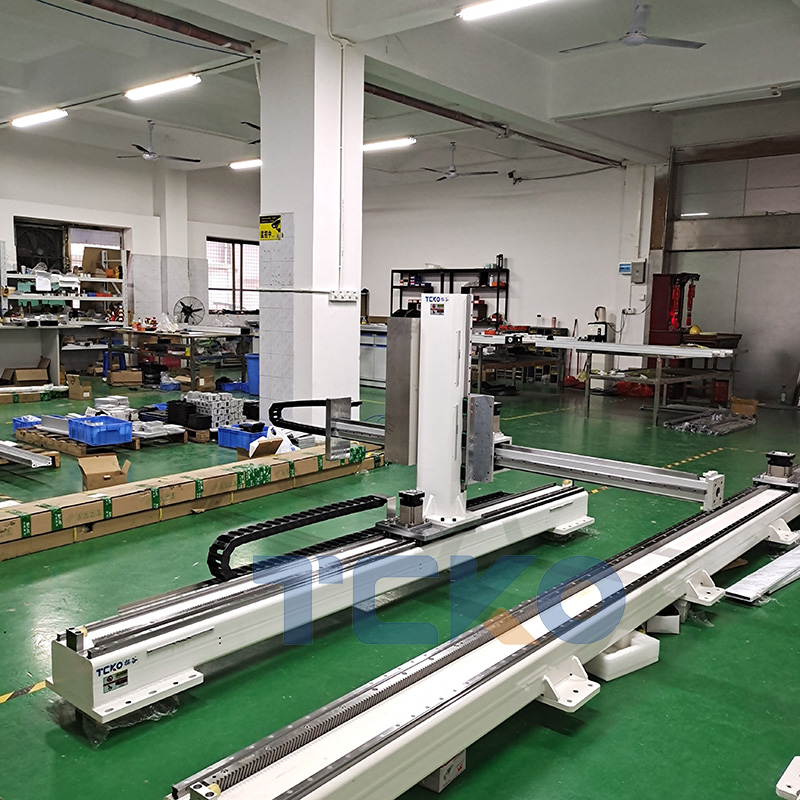 Heavy-duty Z-axis telescopic rack truss assisted robotic arm CNC lathe loading and unloading handling and stacking manipulator