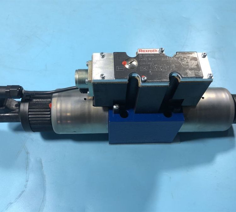 Rexroth力士乐R900949806 4WREE10W50-2X/G24K31/F1V比例方向阀