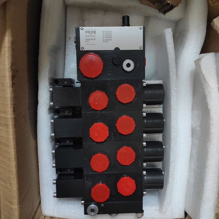 哈威水泥厂使用多路阀PSV551/230-3-42L80/40/EA-E4-G24四联