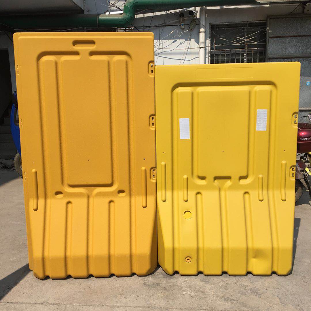 全新料三孔水马滚塑防撞桶塑料隔离墩1.8米水马围挡1.5米注水围栏