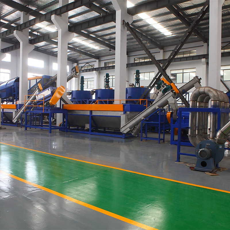 The manufacturer provides PET beverage bottle cleaning and recycling equipment with a 1000KG/H bottle cleaning line