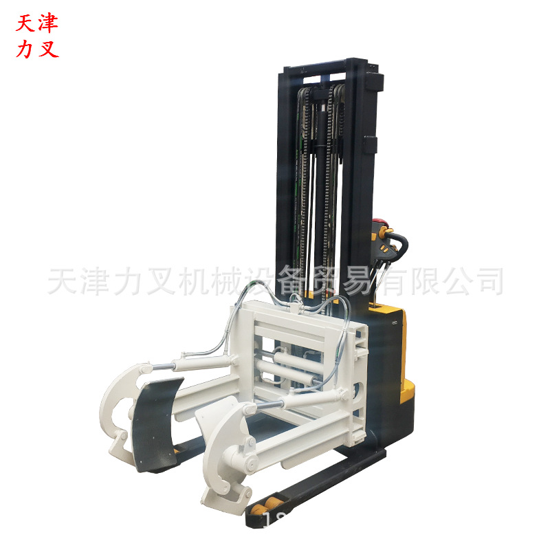 中置有腿夹抱01_副本.png