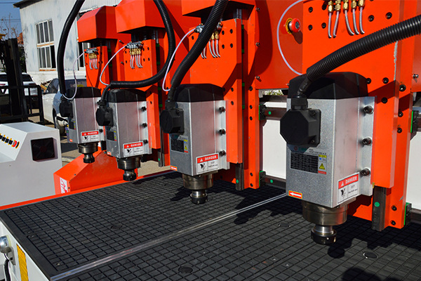 4-independent-spindle-heads-1.